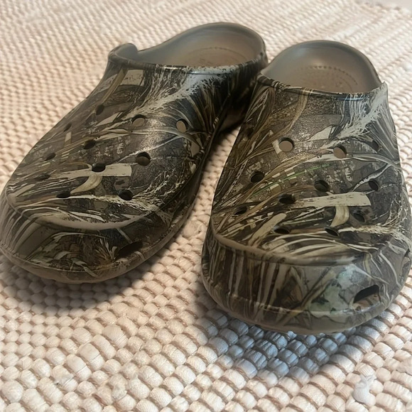 Crocs Women’s 9 Camo Slide On Waterproof - Picture 3 of 7